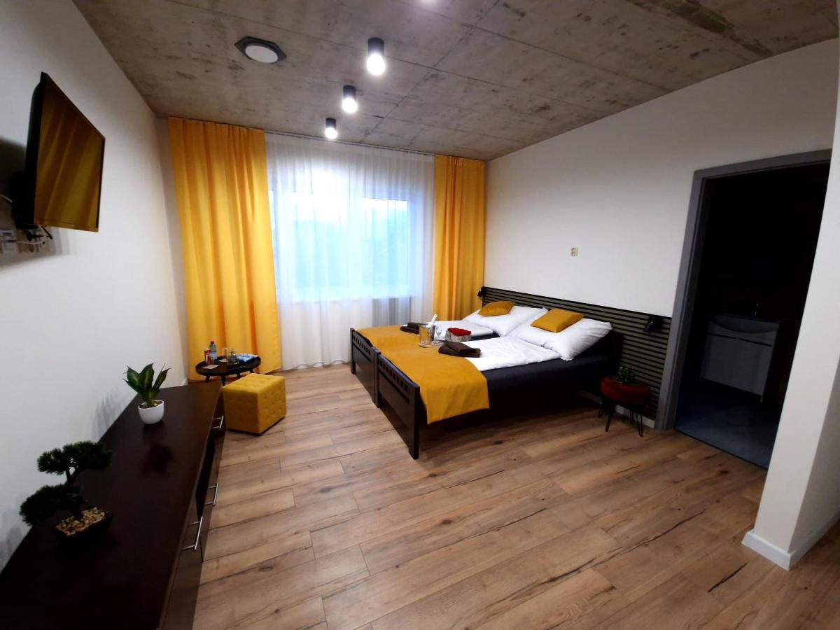 Hotel Bird House Prešov Esterno foto
