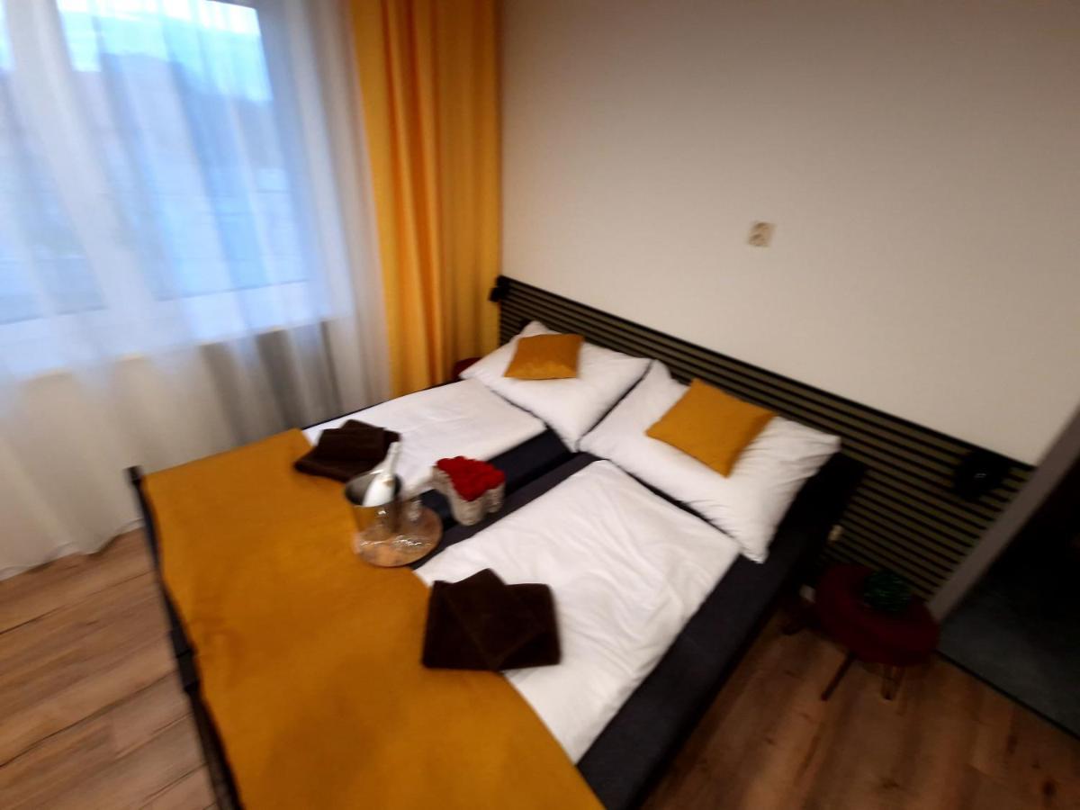 Hotel Bird House Prešov Esterno foto