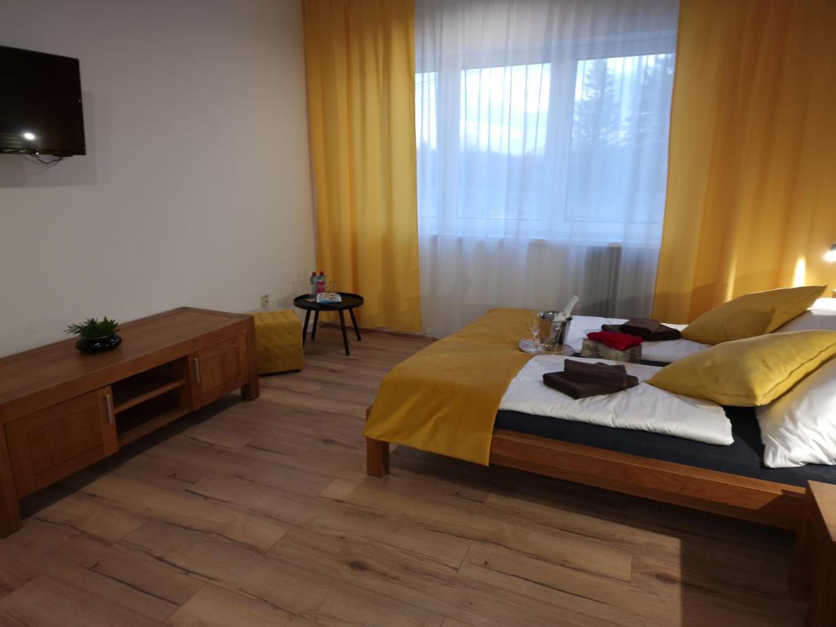 Hotel Bird House Prešov Esterno foto