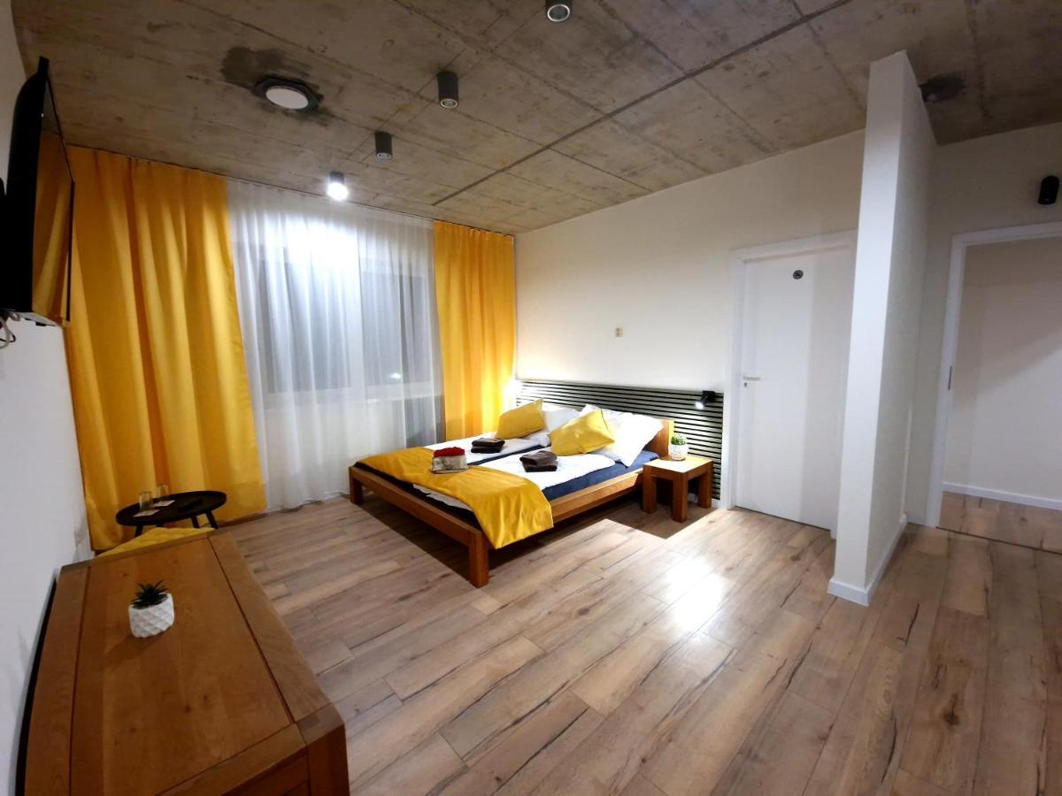 Hotel Bird House Prešov Esterno foto