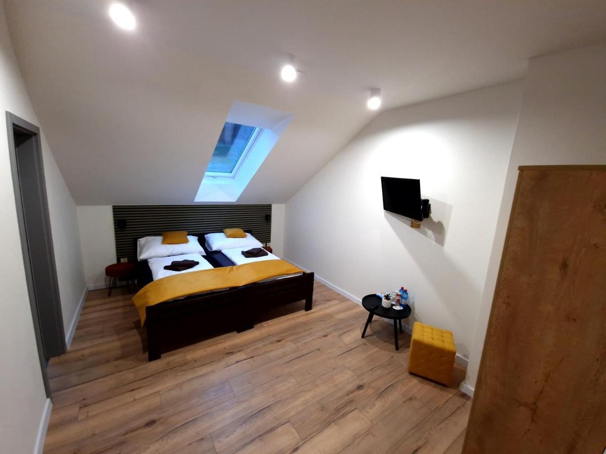 Hotel Bird House Prešov Esterno foto