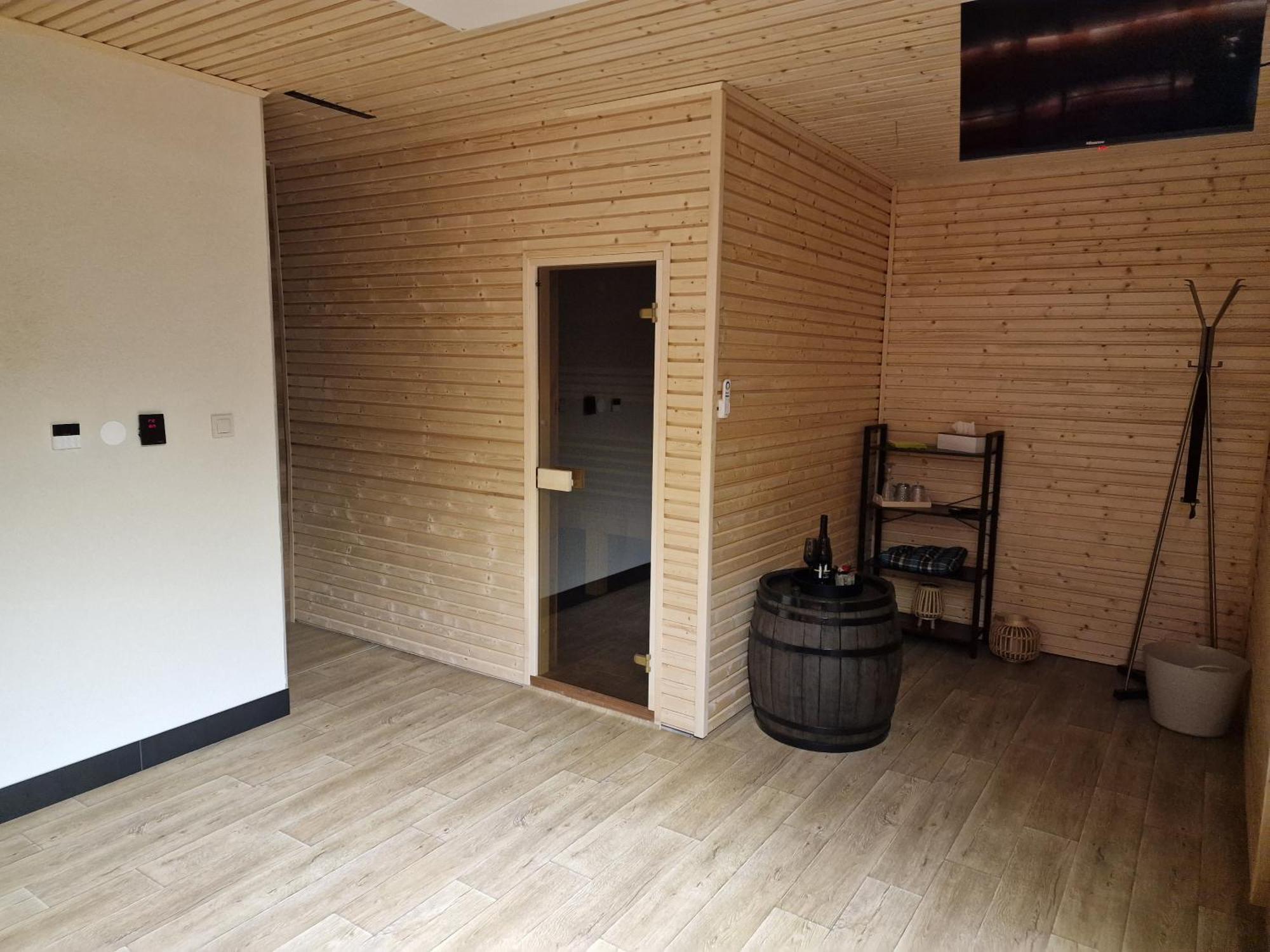 Hotel Bird House Prešov Esterno foto